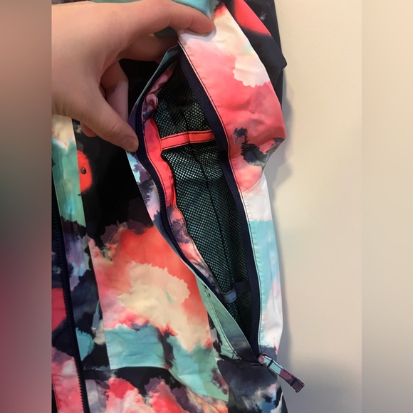 Roxy Essence 2L GORE-TEX Snow Jacket (XS) - Picture 3 of 5